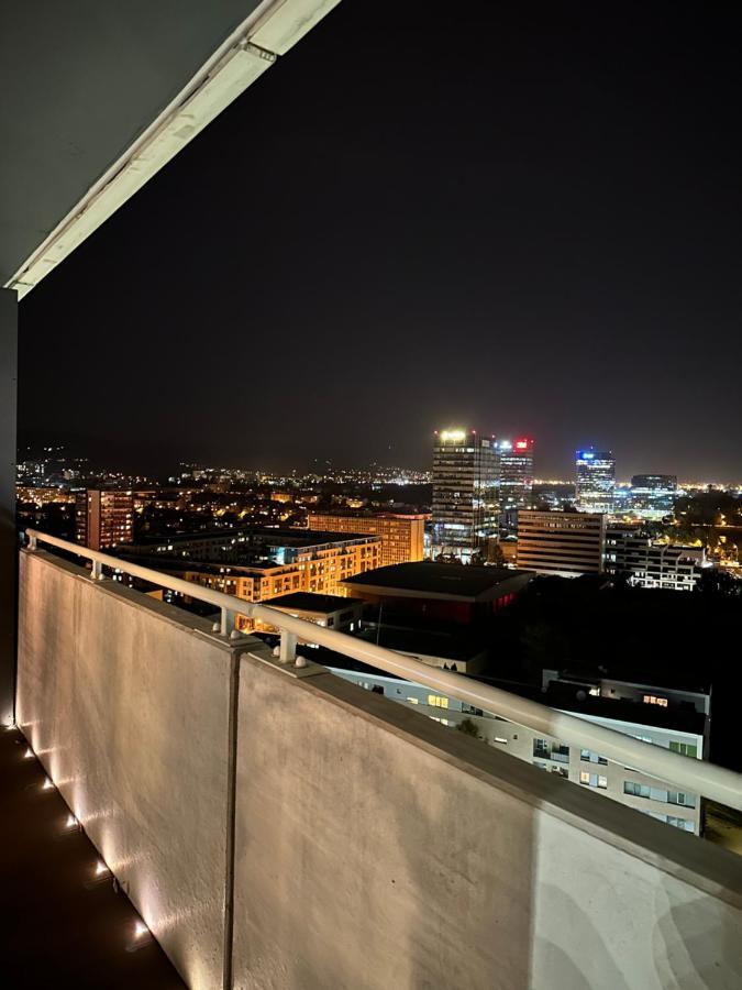 Апартаменти Skyline Elegance With Free Parking Братислава Екстер'єр фото