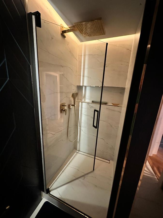 Апартаменти Skyline Elegance With Free Parking Братислава Екстер'єр фото